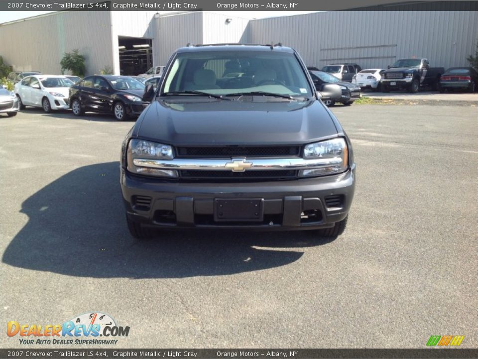 2007 Chevrolet TrailBlazer LS 4x4 Graphite Metallic / Light Gray Photo #2