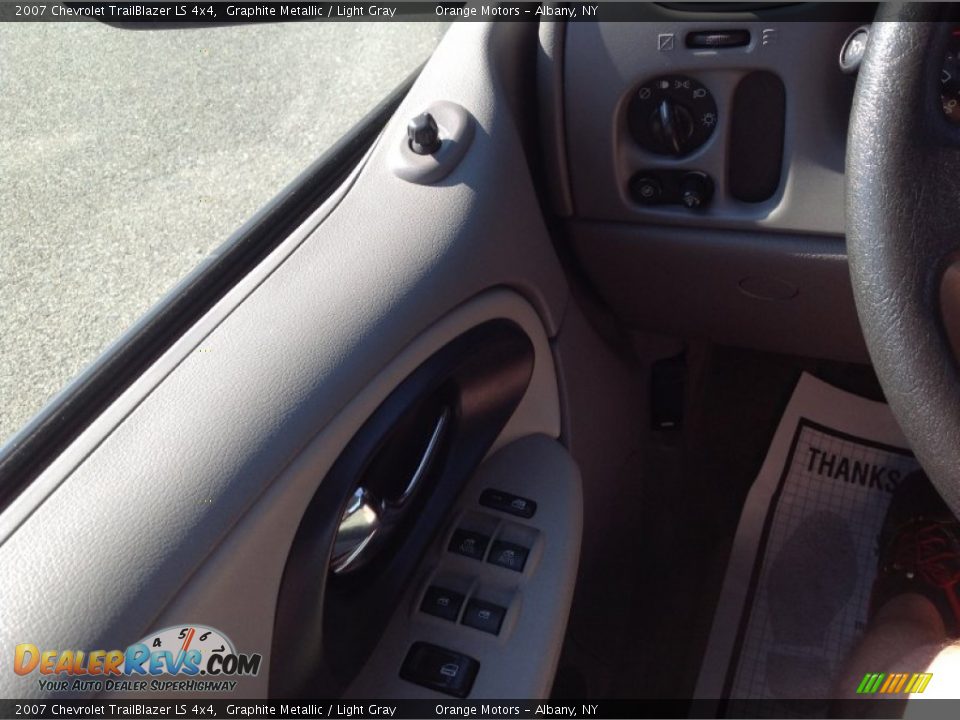2007 Chevrolet TrailBlazer LS 4x4 Graphite Metallic / Light Gray Photo #17