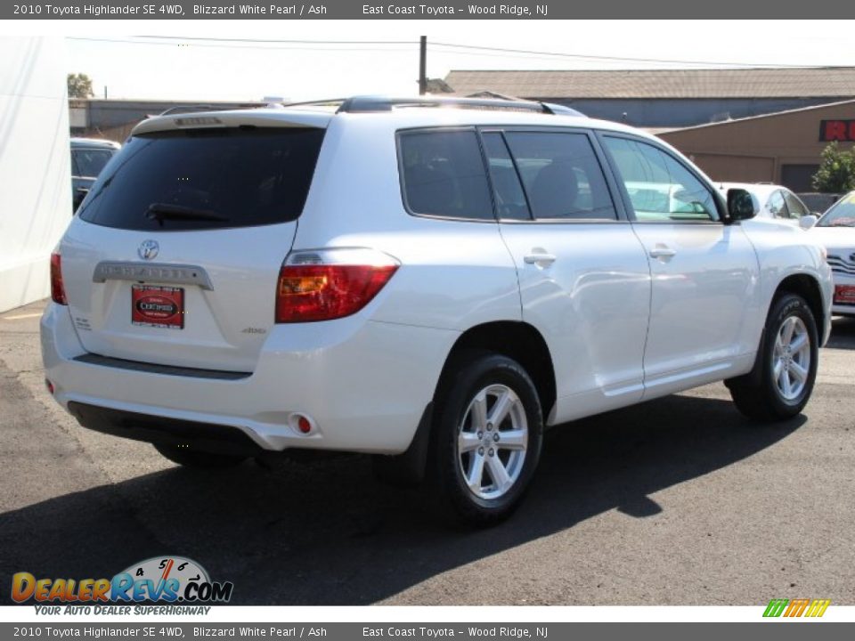 2010 Toyota Highlander SE 4WD Blizzard White Pearl / Ash Photo #4