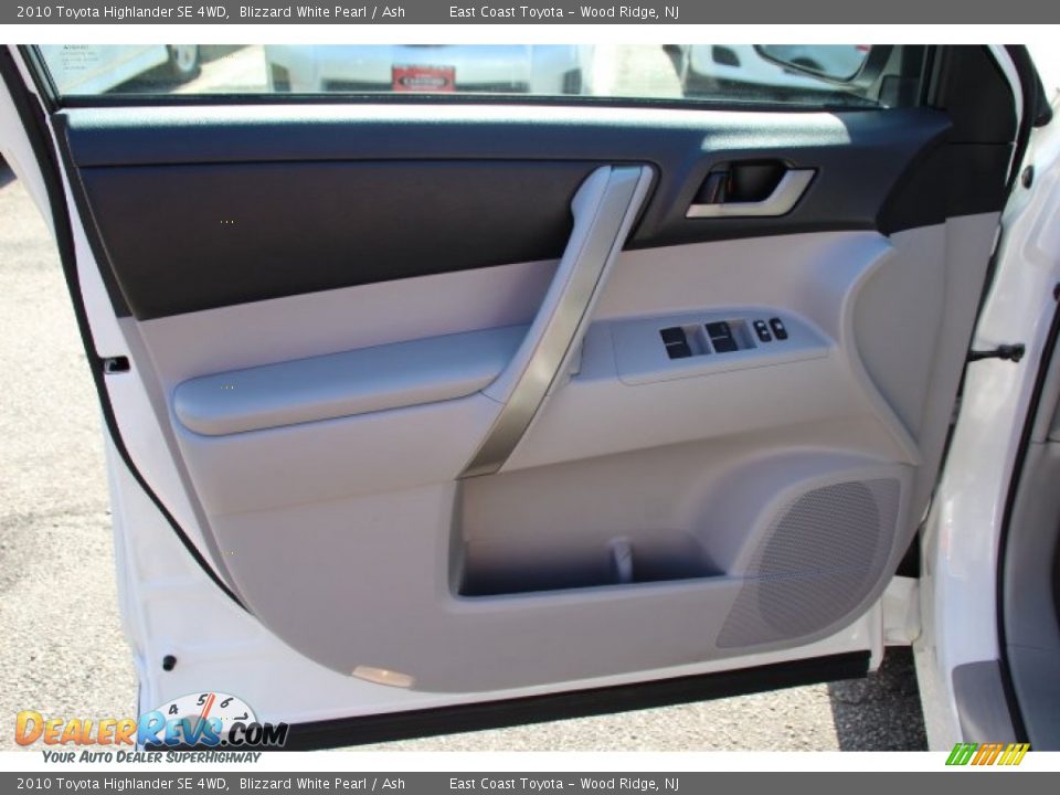 2010 Toyota Highlander SE 4WD Blizzard White Pearl / Ash Photo #6