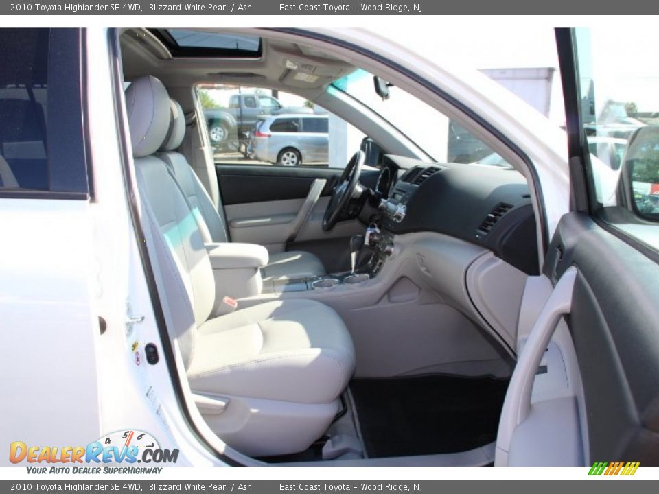 2010 Toyota Highlander SE 4WD Blizzard White Pearl / Ash Photo #8