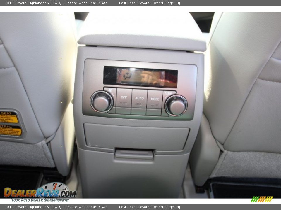 2010 Toyota Highlander SE 4WD Blizzard White Pearl / Ash Photo #10
