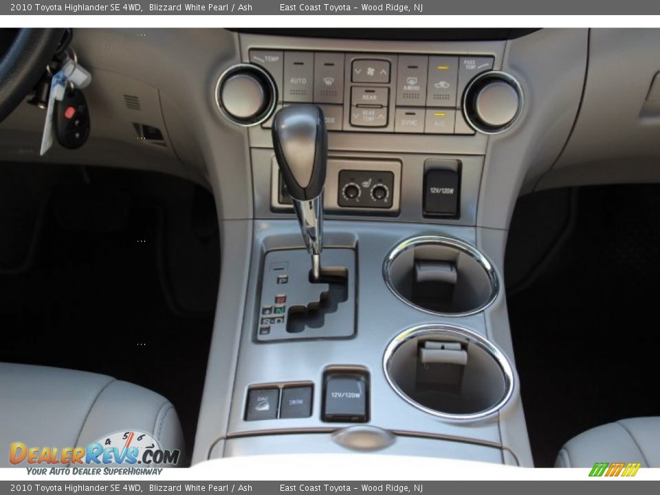 2010 Toyota Highlander SE 4WD Blizzard White Pearl / Ash Photo #13