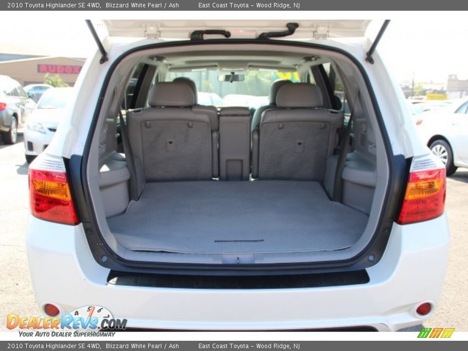 2010 Toyota Highlander SE 4WD Blizzard White Pearl / Ash Photo #15
