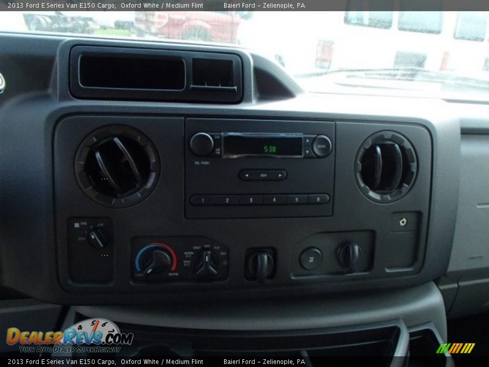 2013 Ford E Series Van E150 Cargo Oxford White / Medium Flint Photo #18