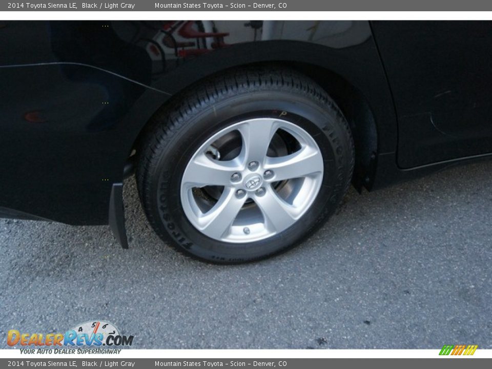 2014 Toyota Sienna LE Wheel Photo #9