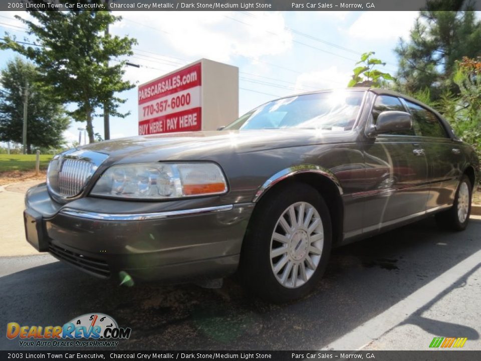 2003 Lincoln Town Car Executive Charcoal Grey Metallic / Dark Stone/Medium Light Stone Photo #1