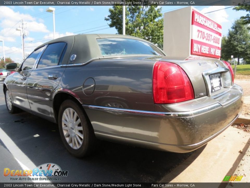 2003 Lincoln Town Car Executive Charcoal Grey Metallic / Dark Stone/Medium Light Stone Photo #2