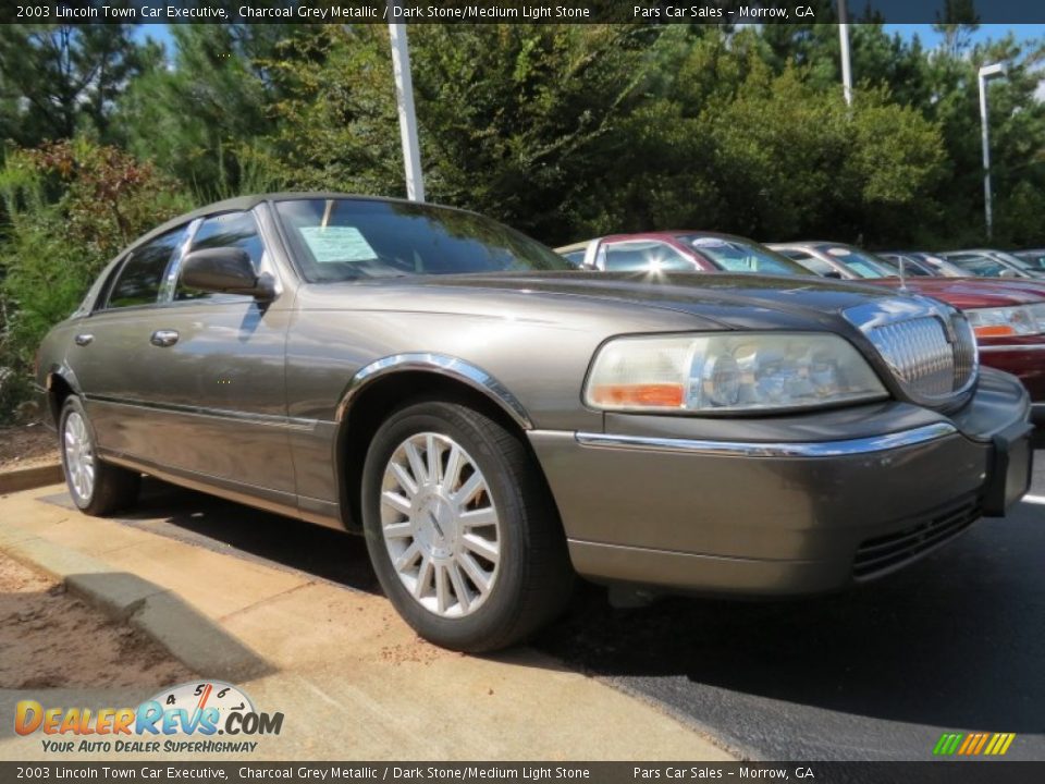 2003 Lincoln Town Car Executive Charcoal Grey Metallic / Dark Stone/Medium Light Stone Photo #4
