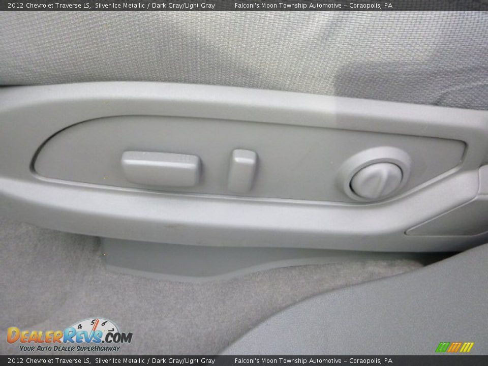 2012 Chevrolet Traverse LS Silver Ice Metallic / Dark Gray/Light Gray Photo #22