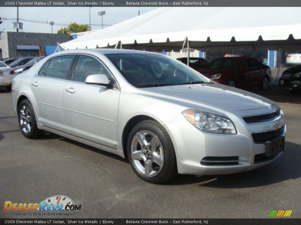 Front 3/4 View of 2009 Chevrolet Malibu LT Sedan Photo #3