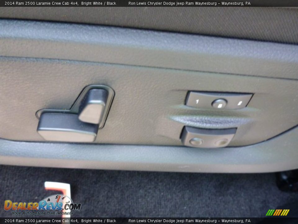 2014 Ram 2500 Laramie Crew Cab 4x4 Bright White / Black Photo #16