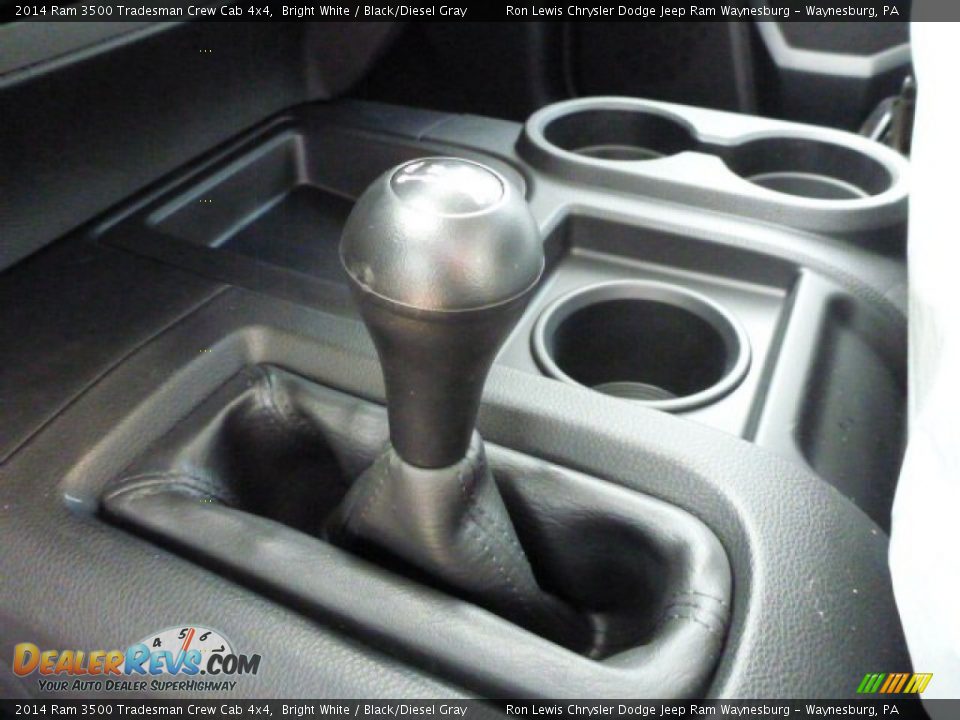 2014 Ram 3500 Tradesman Crew Cab 4x4 Bright White / Black/Diesel Gray Photo #17
