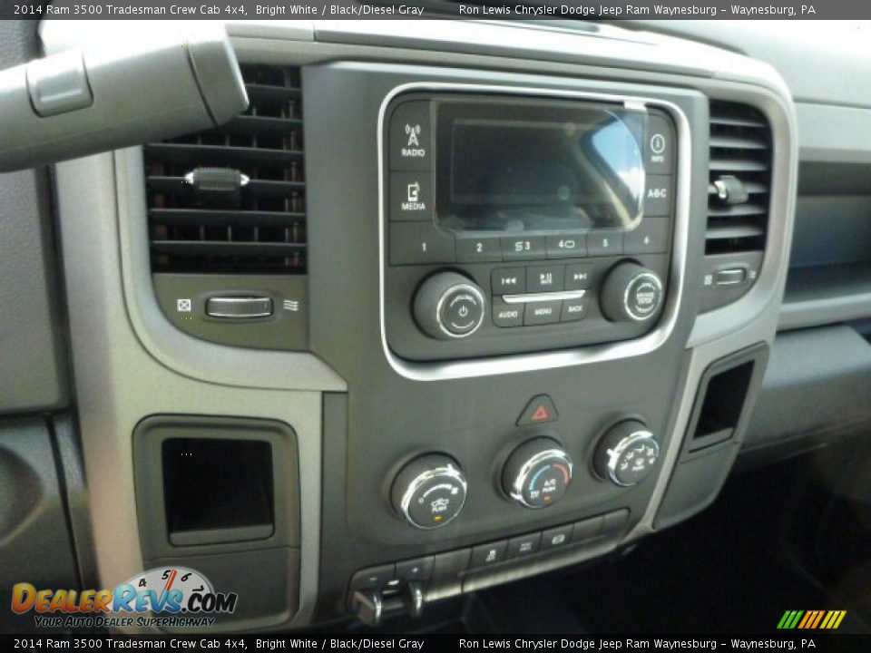 2014 Ram 3500 Tradesman Crew Cab 4x4 Bright White / Black/Diesel Gray Photo #19