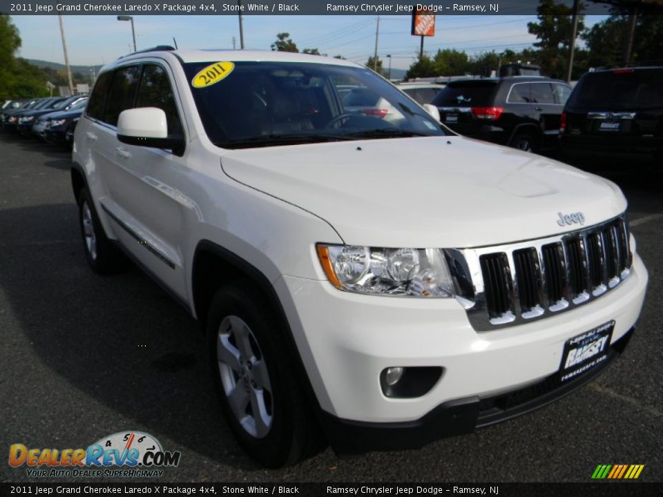 2011 Jeep Grand Cherokee Laredo X Package 4x4 Stone White / Black Photo #1