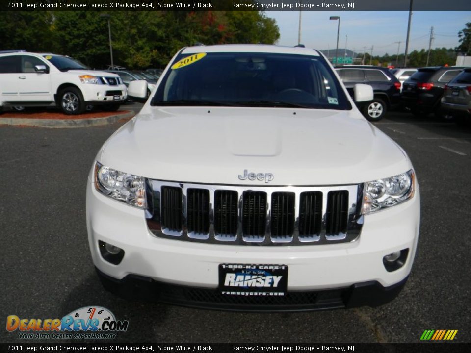 2011 Jeep Grand Cherokee Laredo X Package 4x4 Stone White / Black Photo #2