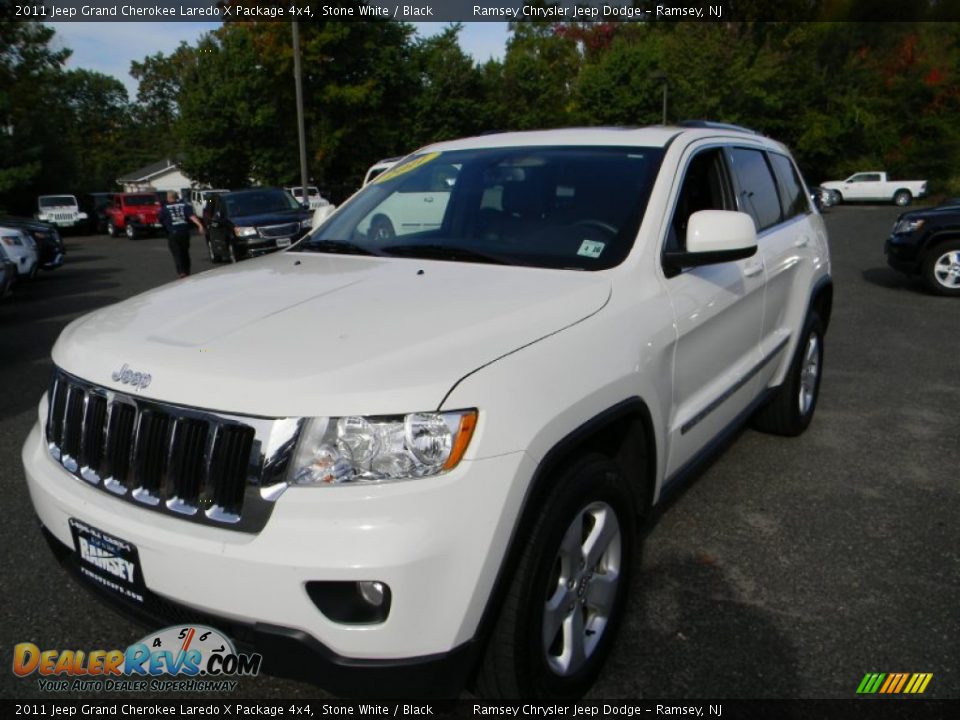 2011 Jeep Grand Cherokee Laredo X Package 4x4 Stone White / Black Photo #3