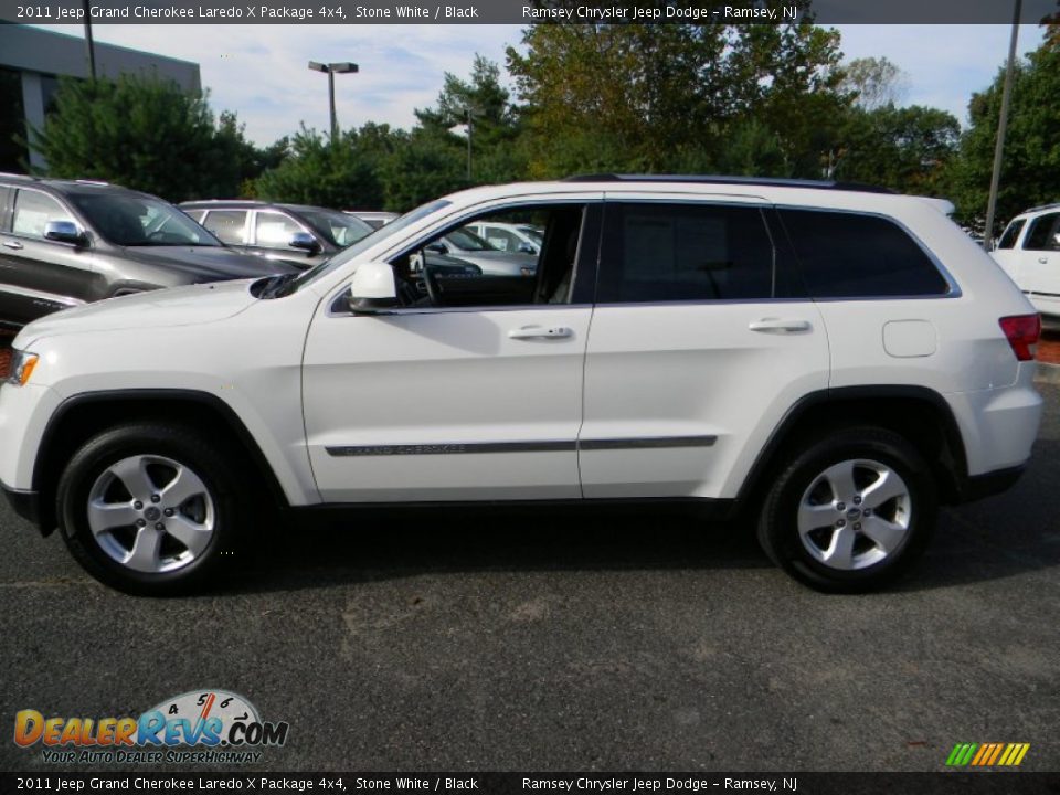 2011 Jeep Grand Cherokee Laredo X Package 4x4 Stone White / Black Photo #4