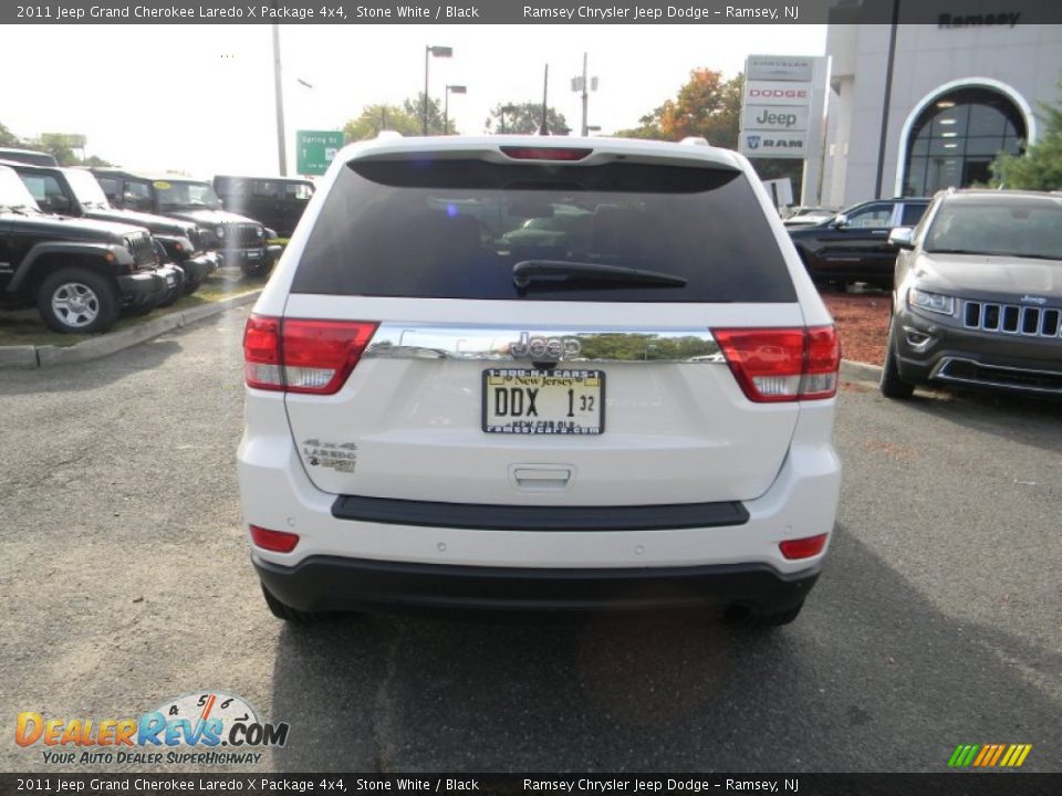 2011 Jeep Grand Cherokee Laredo X Package 4x4 Stone White / Black Photo #6