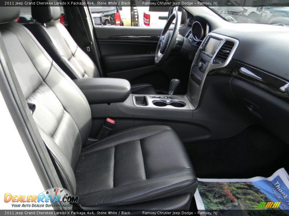 2011 Jeep Grand Cherokee Laredo X Package 4x4 Stone White / Black Photo #10