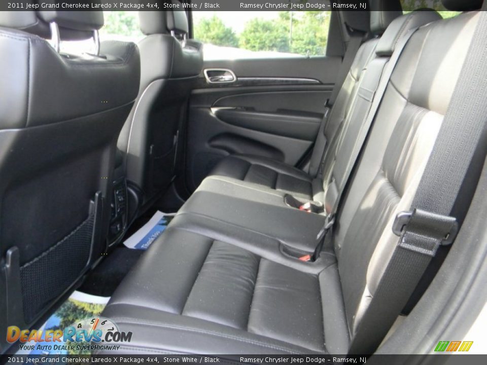 2011 Jeep Grand Cherokee Laredo X Package 4x4 Stone White / Black Photo #13