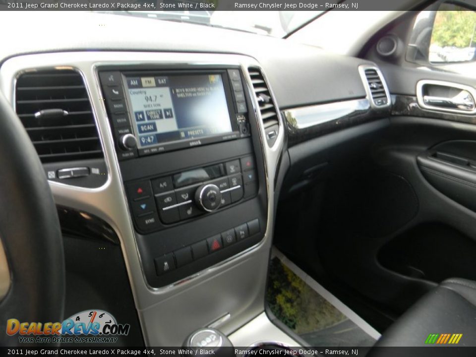 2011 Jeep Grand Cherokee Laredo X Package 4x4 Stone White / Black Photo #15