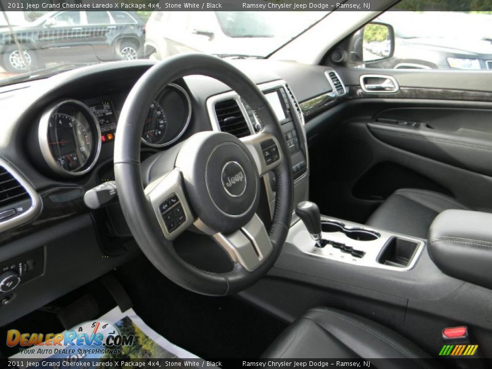 2011 Jeep Grand Cherokee Laredo X Package 4x4 Stone White / Black Photo #17