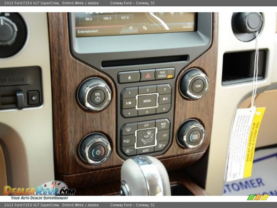 2013 Ford F150 XLT SuperCrew Oxford White / Adobe Photo #26