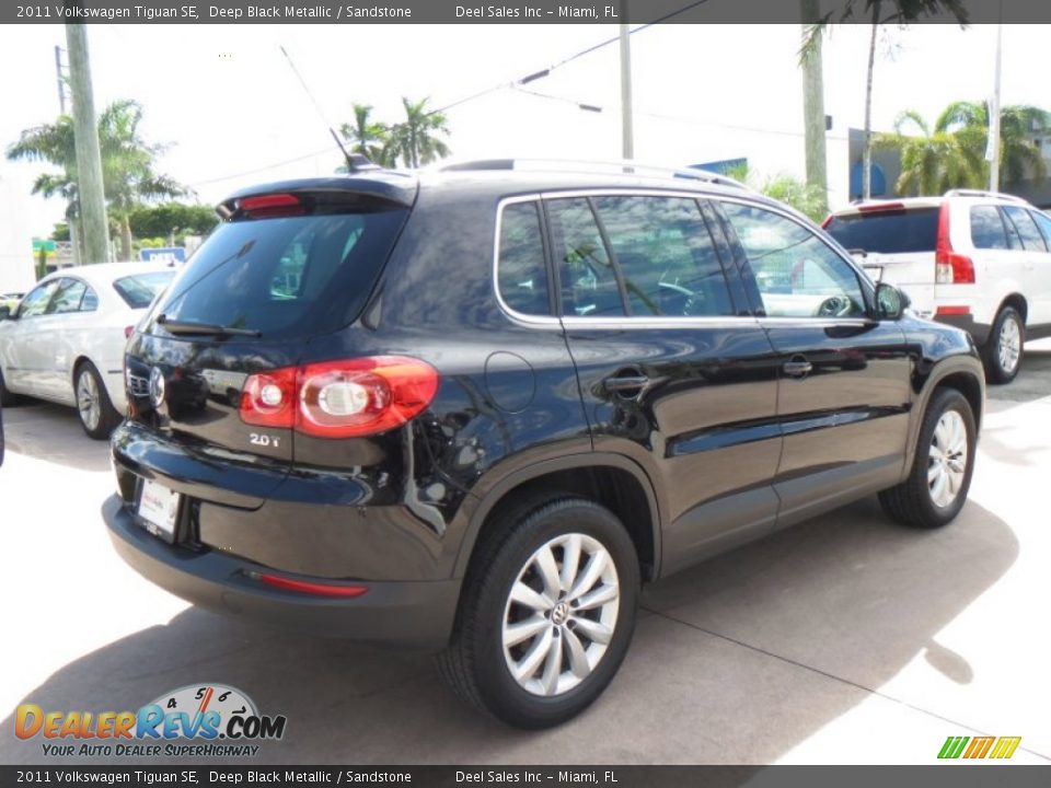 2011 Volkswagen Tiguan SE Deep Black Metallic / Sandstone Photo #5
