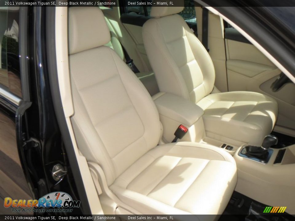2011 Volkswagen Tiguan SE Deep Black Metallic / Sandstone Photo #10