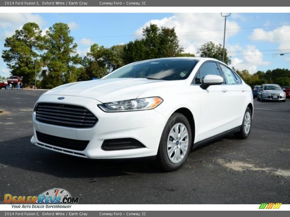 Front 3/4 View of 2014 Ford Fusion S Photo #1