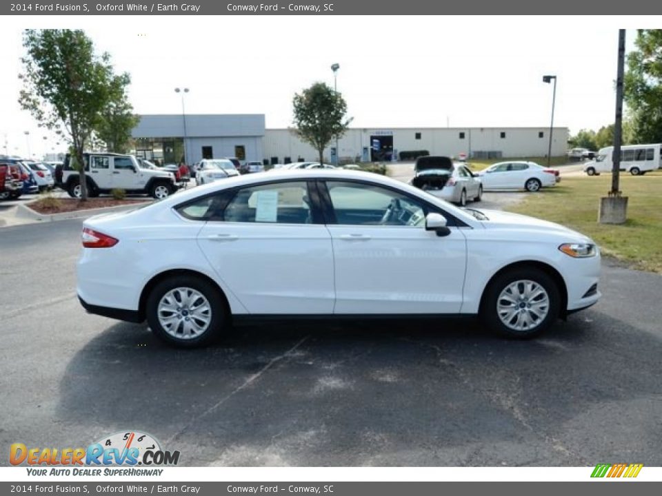 2014 Ford Fusion S Oxford White / Earth Gray Photo #4