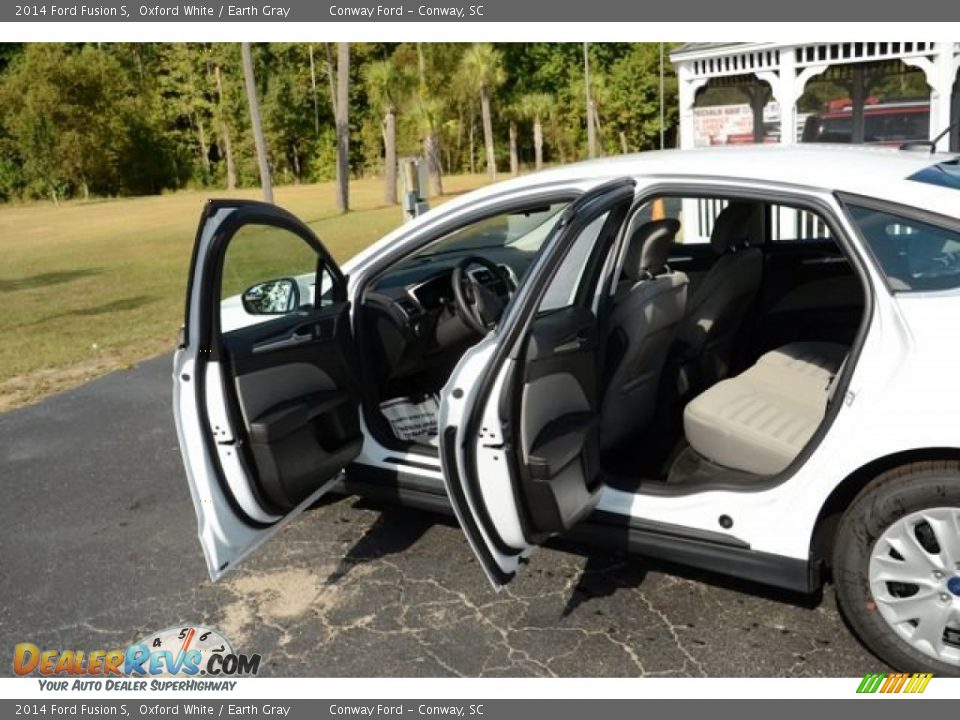 2014 Ford Fusion S Oxford White / Earth Gray Photo #10