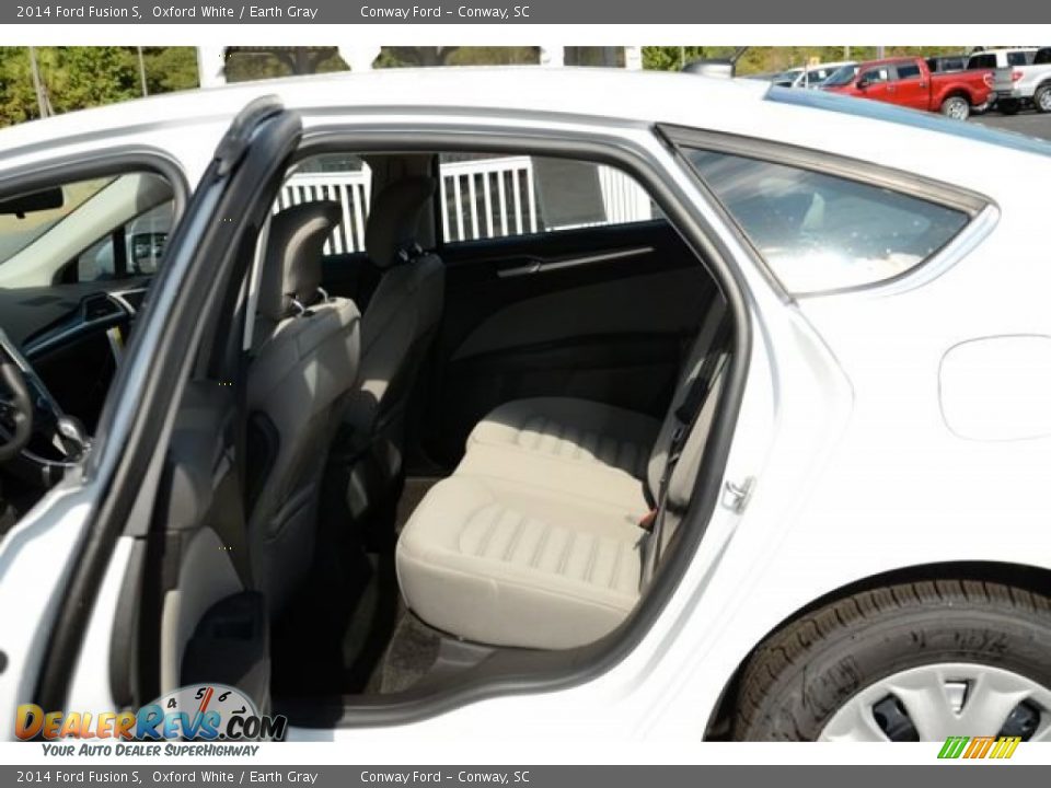 2014 Ford Fusion S Oxford White / Earth Gray Photo #11