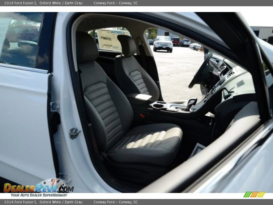 2014 Ford Fusion S Oxford White / Earth Gray Photo #15