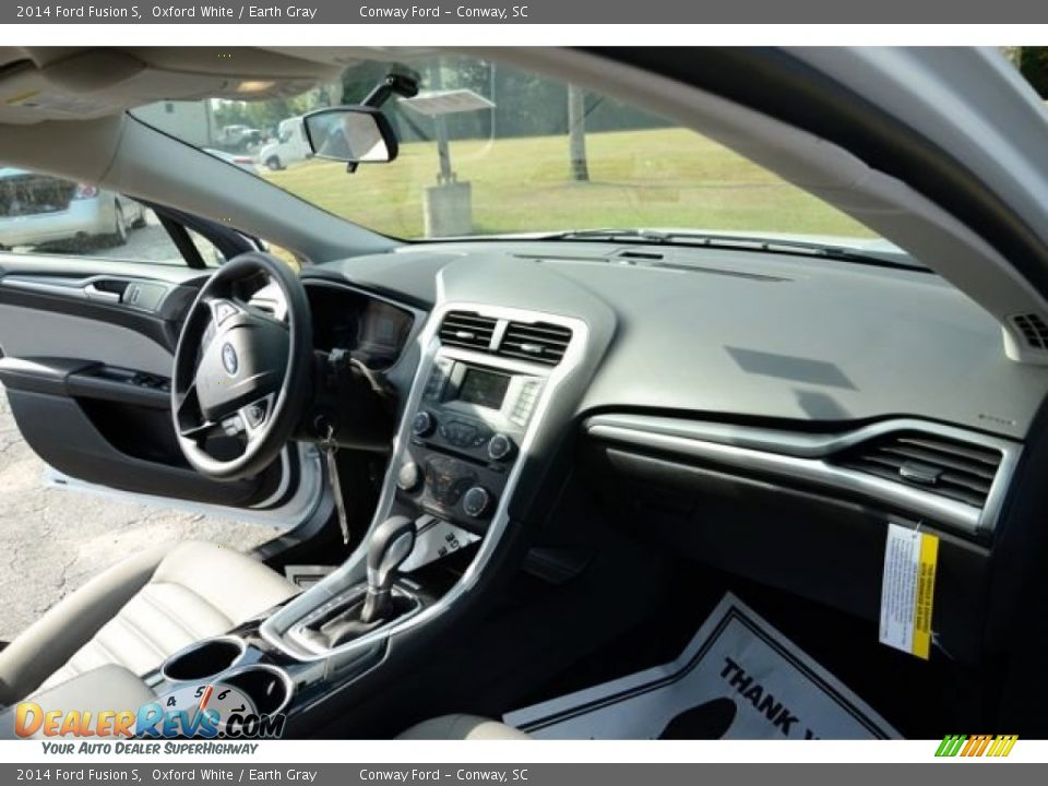2014 Ford Fusion S Oxford White / Earth Gray Photo #16