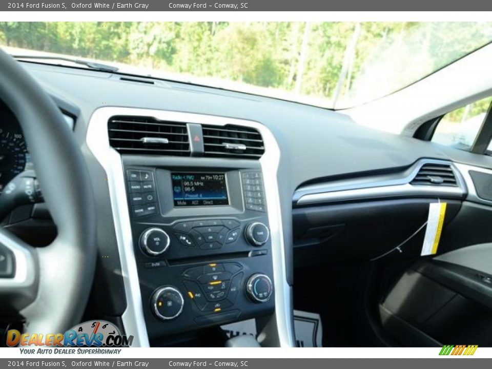 2014 Ford Fusion S Oxford White / Earth Gray Photo #24
