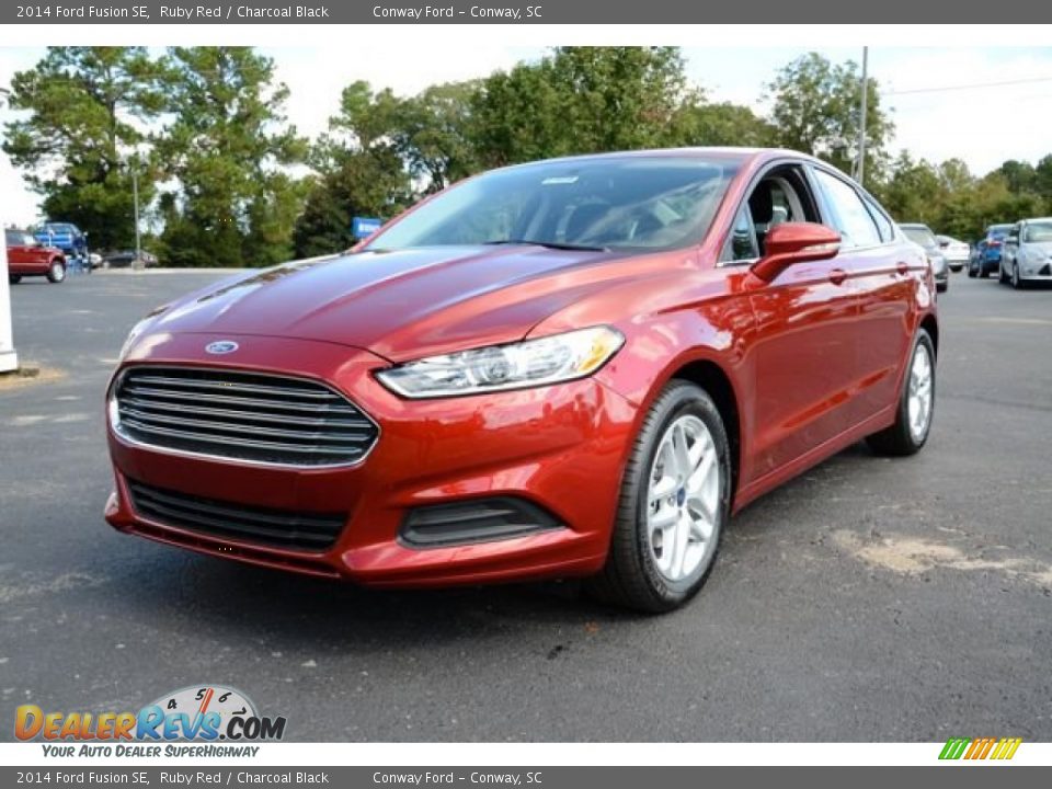 Front 3/4 View of 2014 Ford Fusion SE Photo #1