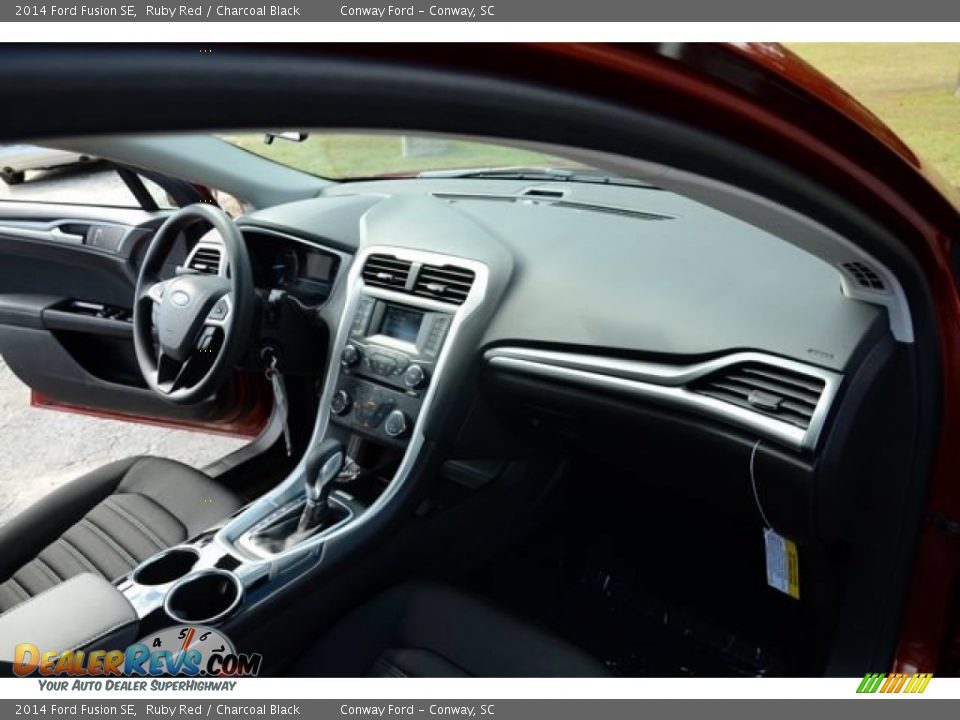 2014 Ford Fusion SE Ruby Red / Charcoal Black Photo #18