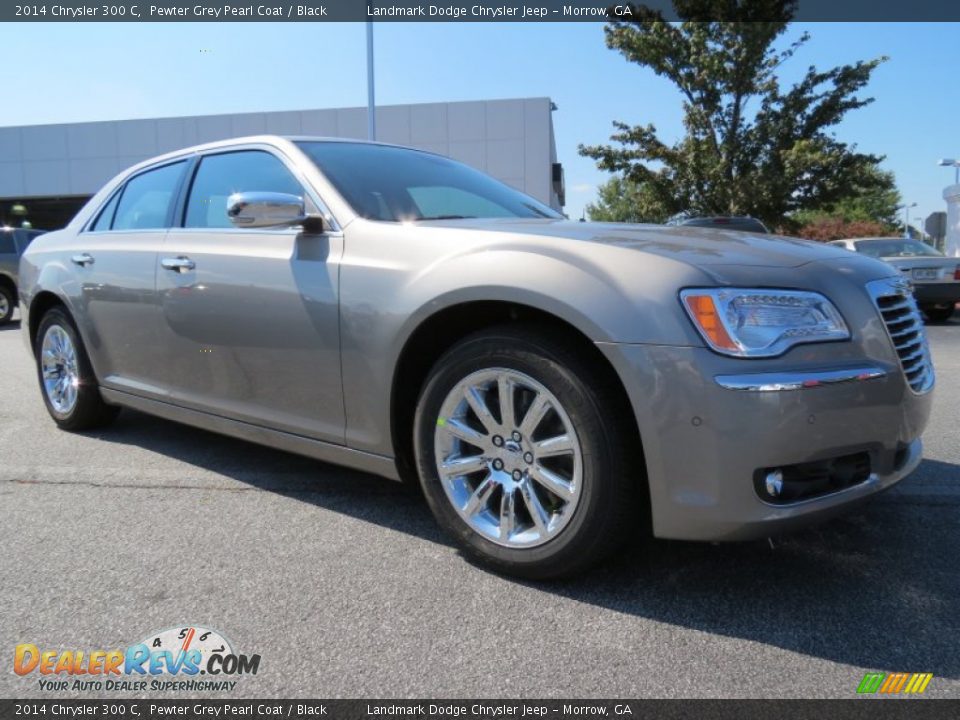 Front 3/4 View of 2014 Chrysler 300 C Photo #4