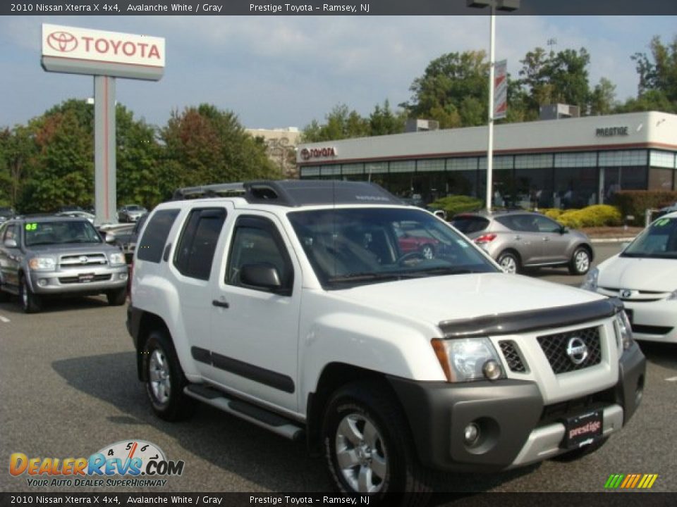 2010 Nissan Xterra X 4x4 Avalanche White / Gray Photo #1