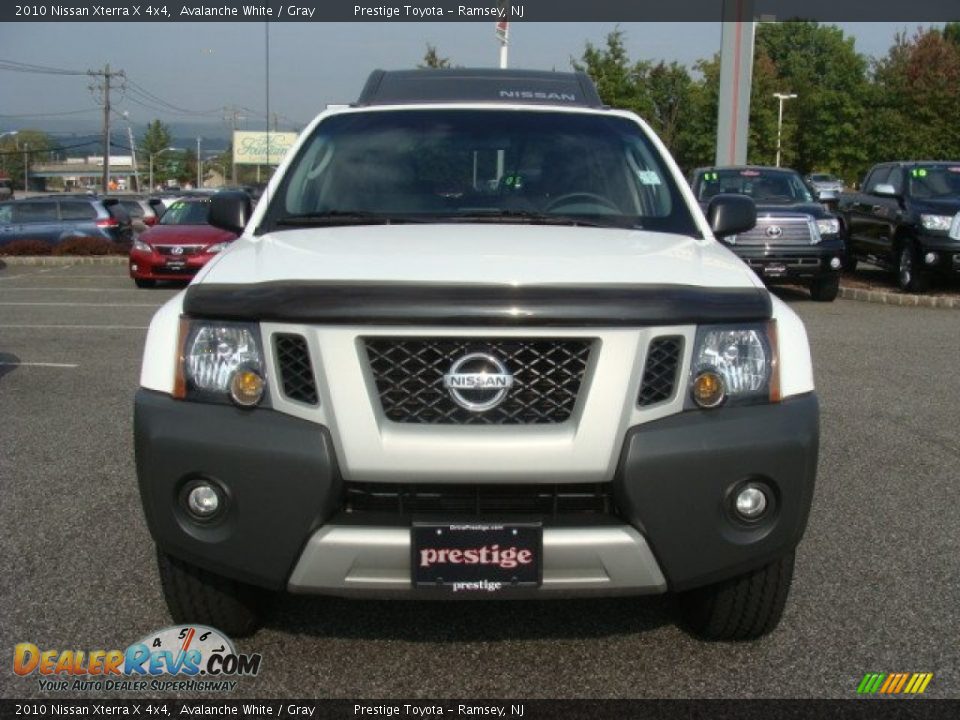 2010 Nissan Xterra X 4x4 Avalanche White / Gray Photo #2