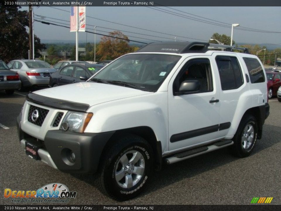 2010 Nissan Xterra X 4x4 Avalanche White / Gray Photo #3