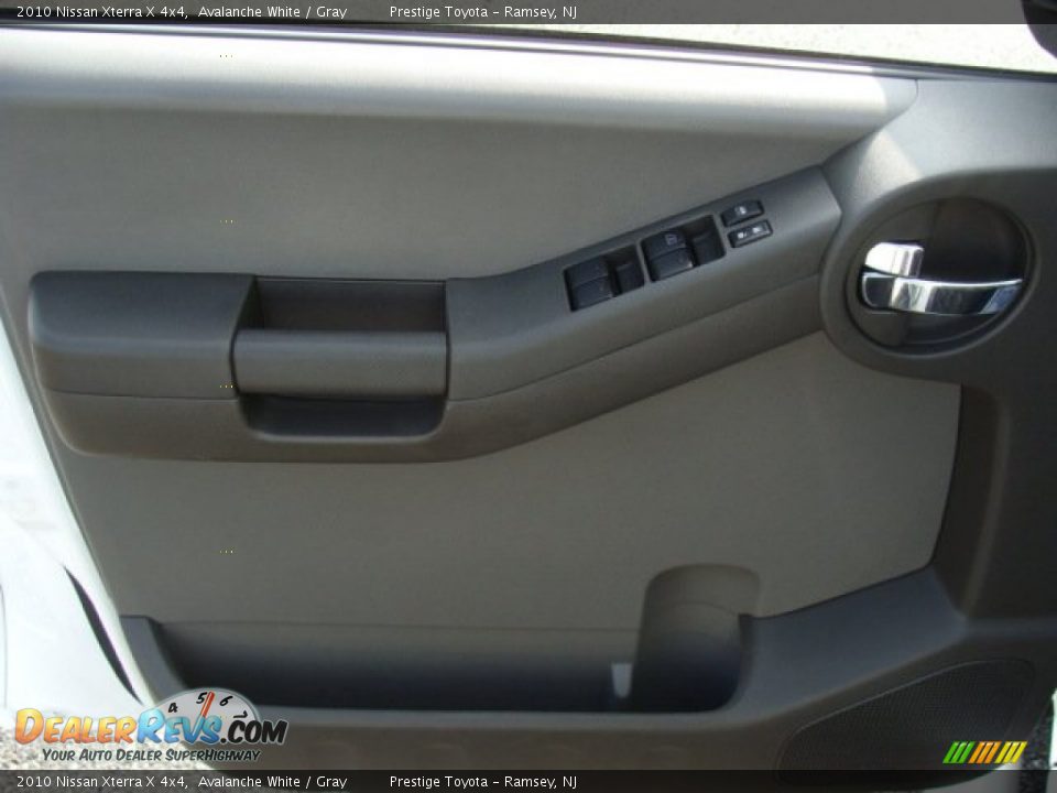 2010 Nissan Xterra X 4x4 Avalanche White / Gray Photo #6