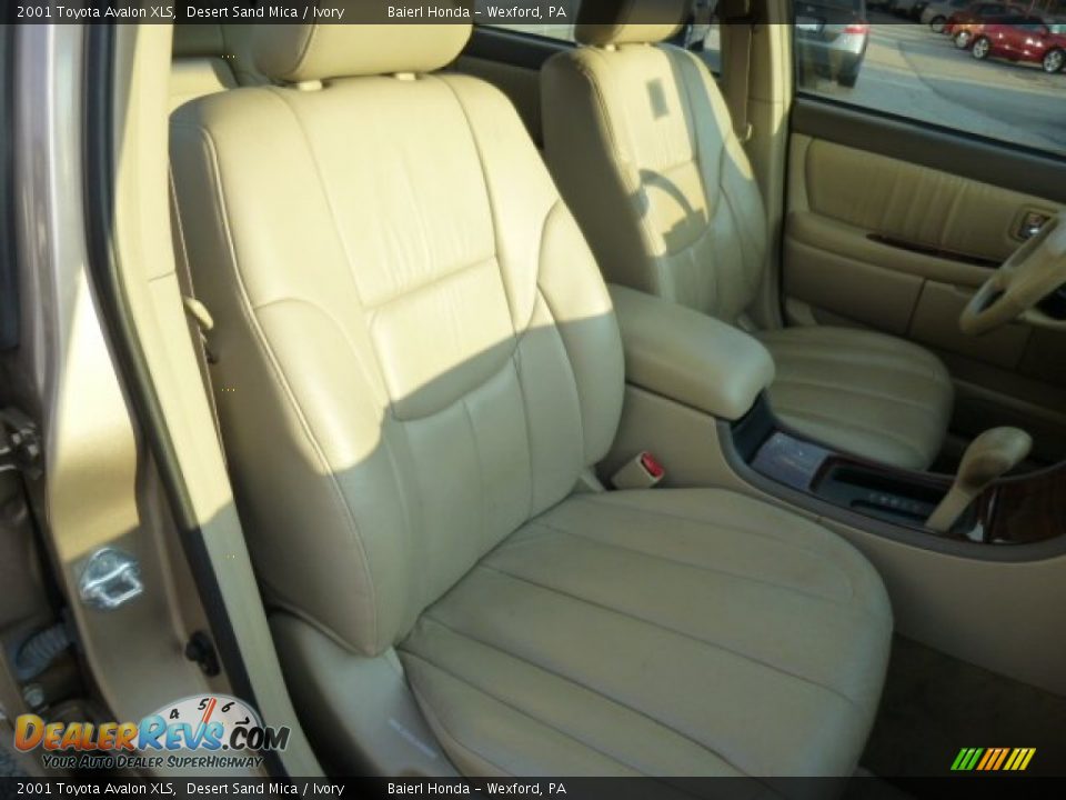 2001 Toyota Avalon XLS Desert Sand Mica / Ivory Photo #10