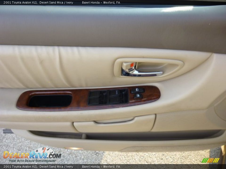 2001 Toyota Avalon XLS Desert Sand Mica / Ivory Photo #16