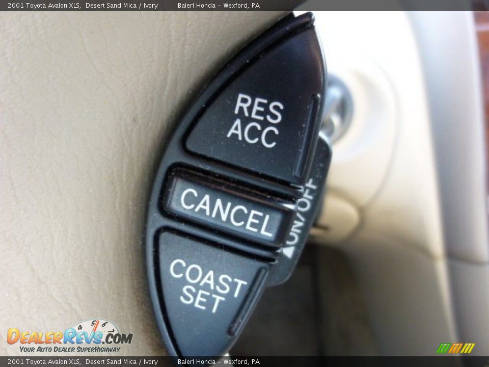 2001 Toyota Avalon XLS Desert Sand Mica / Ivory Photo #17