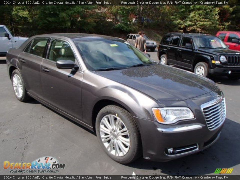 Front 3/4 View of 2014 Chrysler 300 AWD Photo #4