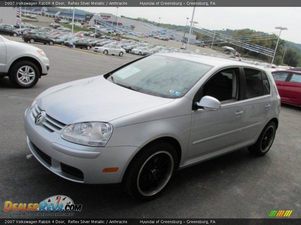 Front 3/4 View of 2007 Volkswagen Rabbit 4 Door Photo #5