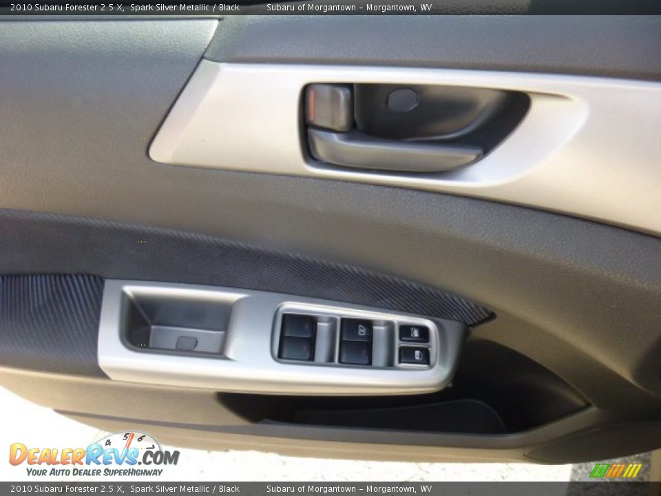 2010 Subaru Forester 2.5 X Spark Silver Metallic / Black Photo #17